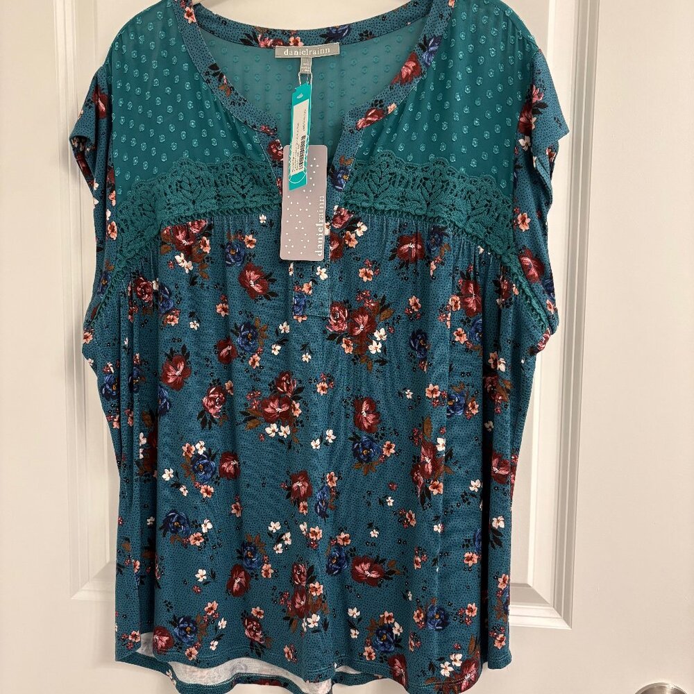 NWT danielrainn Taravel Crochet Detail Knit Top XXL Dark Green Split Neck Mixed